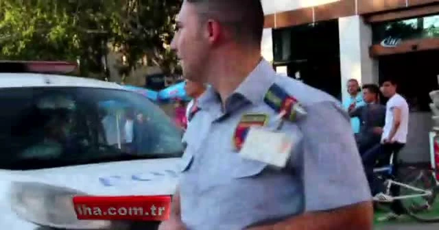‘Hero’ yazılı tişört emniyeti alarma geçirdi