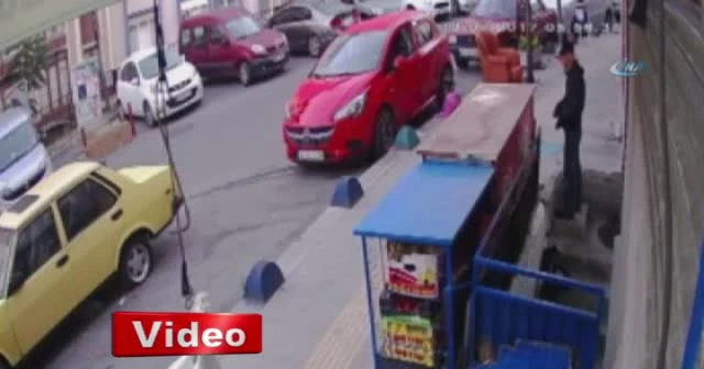 15 dakikada 2 evi soyan hırsızlar kamerada