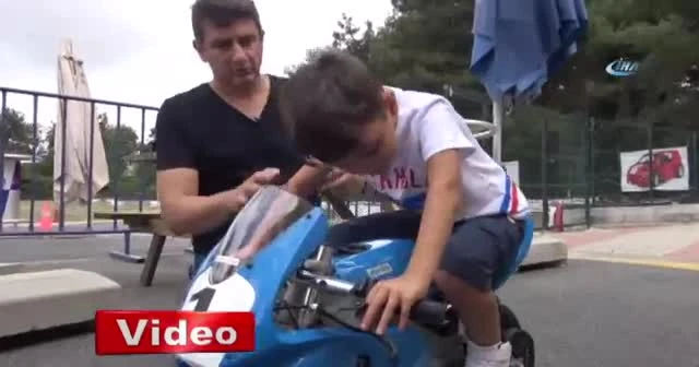 Altın Elbiseli Adam köprüye böyle girmiş