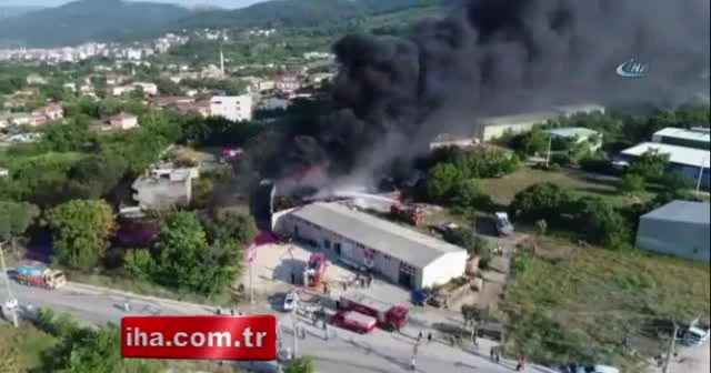 Bursa'da boya fabrikasında yangın