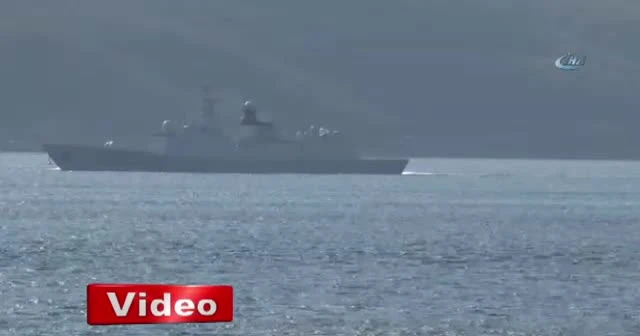 Çin savaş gemileri Boğaz’dan geçti