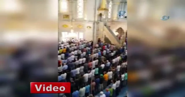 Cuma namazında hep birlikte İstiklal Marşını okudular