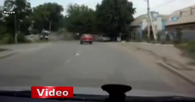 Feci kaza: 2 sürücü de camdan fırladı