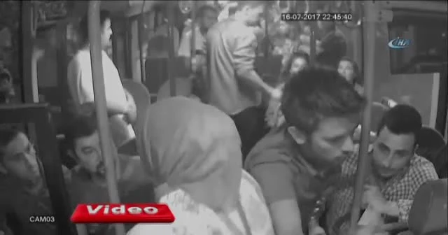Halk otobüsünde yumruklar, tekmeler havada uçuştu