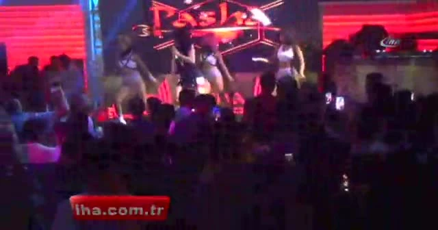 Hande Yener Bodrum’u salladı