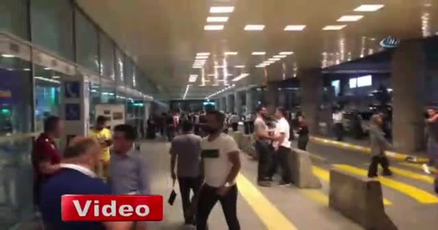 Havaalanında Galatasaraylı ve Beşiktaşlı taraftarlar karşı karşıya geldi