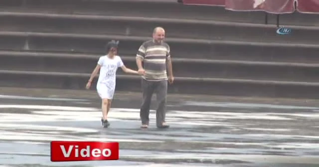 İstanbul'da sağanak yağış sürprizi