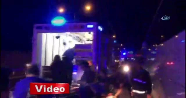 Kamyonet öğrencilerin arasına daldı, 2 ölü, 16 yaralı
