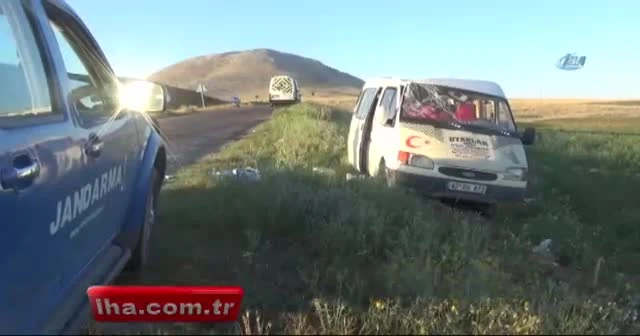 Karaman’da tarım işçilerini taşıyan minibüs devrildi: 17 yaralı