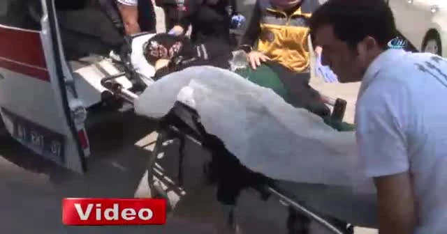 Kendisini aldattığını ileri sürdüğü eşini bıçakladı