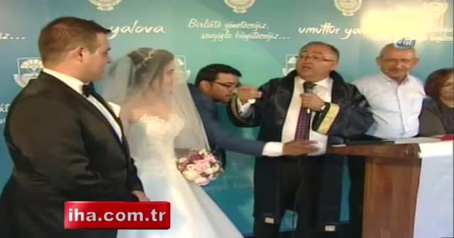 Kılıçdaroğlu, yürüyüşün sonunda nikah şahitliği yaptı