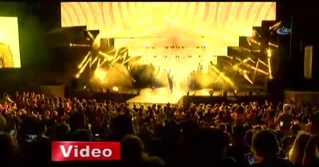 Megastar Tarkan Harbiye’yi salladı!