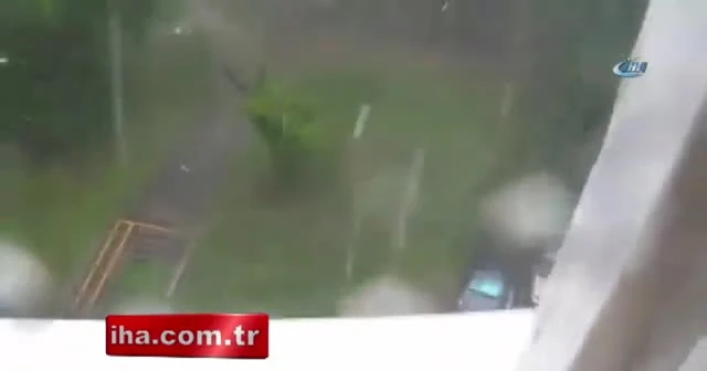 Moskova'da fırtına: 2 ölü, 30 yaralı
