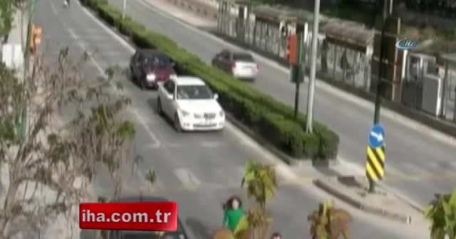 Yola fırlayan çocuğa otomobil böyle çarptı