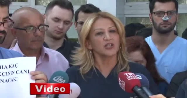 Ölüm haberini veren doktorun burnunu kırdılar
