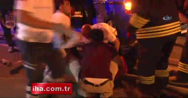 Otomobil hafif ticari araçla çarpıştı: 1 ölü 7 yaralı