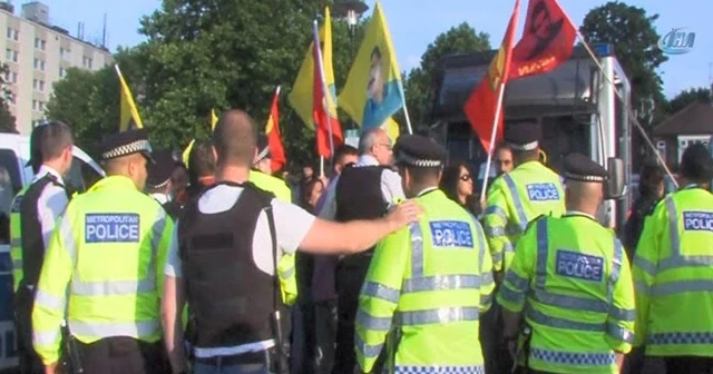 PKK’lılar Londra’da yol kesti