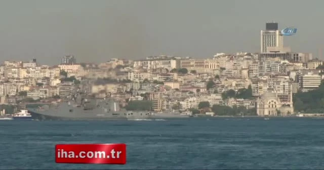Rus savaş gemisi 'Amiral Essen" İstanbul Boğazı'ndan geçti