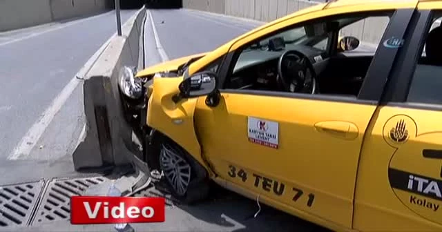 Şişli’de ticari taksi beton bariyerlere çarptı: 1 yaralı