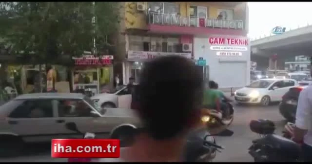 Sokak ortasında yumruklu, sopalı kavga