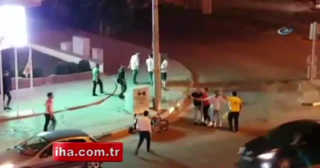 Tekme tokat yol verme kavgası kamerada
