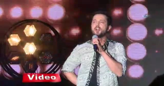 Ünlü şarkıcı Murat Boz, Bursalı hayranlarını coşturdu