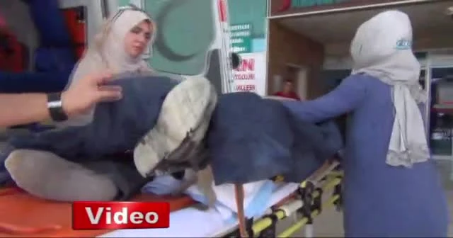 Üzerine düştüğü demir vücuduna saplandı