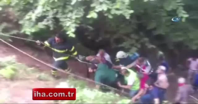 17 kişilik minibüsten 27 yaralı çıktı