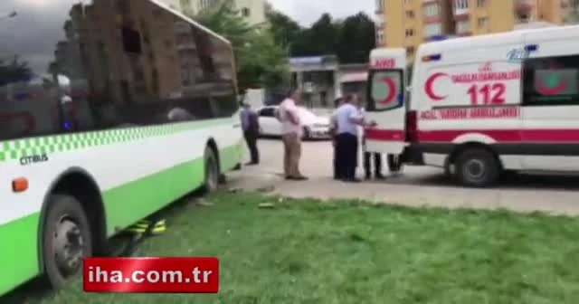 Belediye otobüslerinin çarpışma anı kamerada