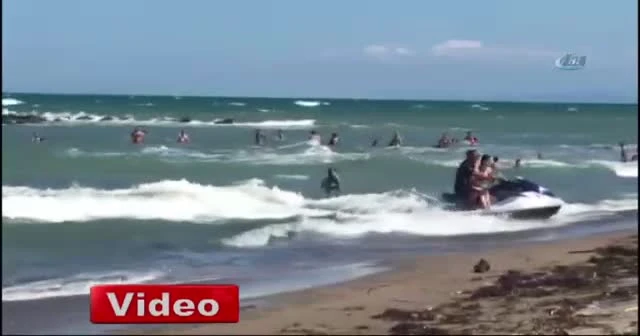 Dalgaların arasından jetski ile kurtarıldı