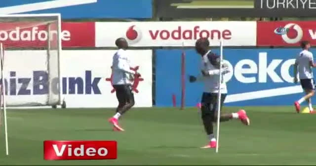 Demba Ba'dan Eskişehirspor tezahüratı