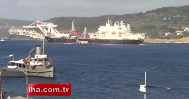Dev gemi Çanakkale Boğazı’ndan geçti