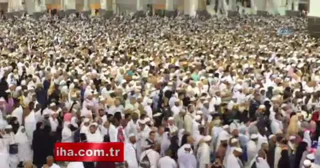 Hacı adayları cennet bahçesinde namaz kılmak için yarıştı