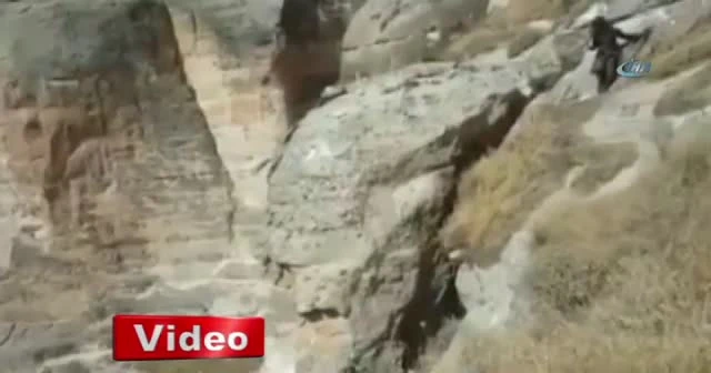 Hasankeyf’te riskli kayalar yıkılıyor