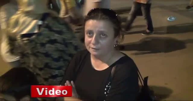 İkiz çocuklarını kullanan dilenci kadının ekip arkadaşı kameraya saldırdı
