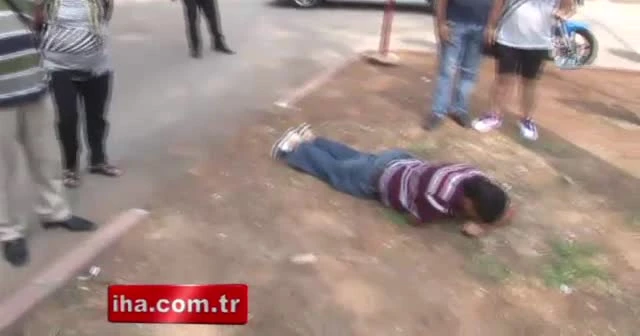 İnsanlık ölmemiş! Yığılıp kalan adamın yardımına koştular