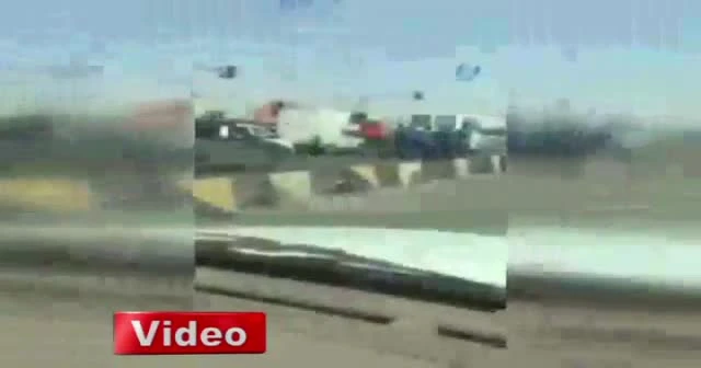 İran'da mahkumlar bozulan cezaevi aracını itti