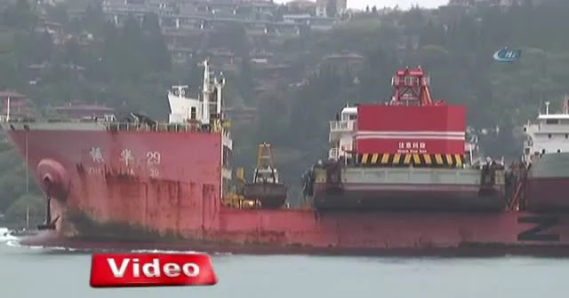 İstanbul Boğazı’nda ilginç görüntü!