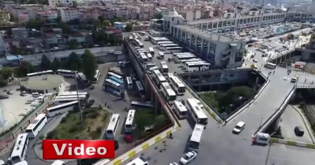İstanbul'da otogardaki otobüs kuyruğu havadan görüntülendi