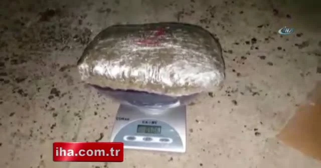 Jandarmanın uyuşturucu baskını kamerada