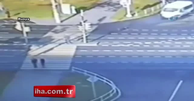 Otomobil dehşet saçtı: Kadın ve oğlu öldü!