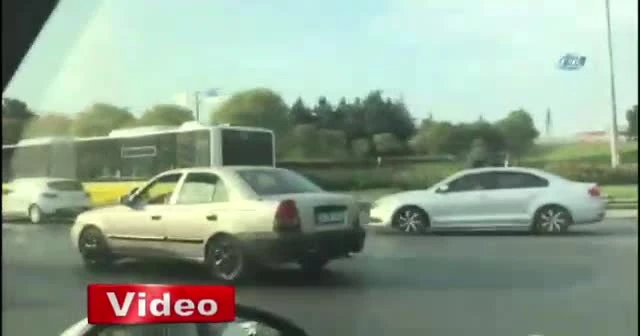 Şoför mahalline oturttuğu çocukla tehlikeli yolculuk