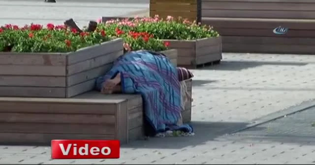 Taksim Meydanı'nı yatakhaneye çevirdiler
