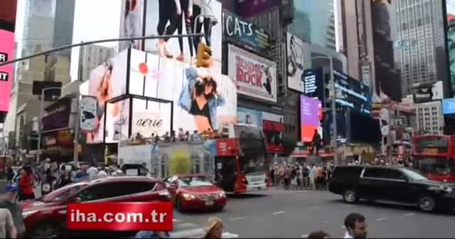 Times Meydanı turist akınına uğruyor