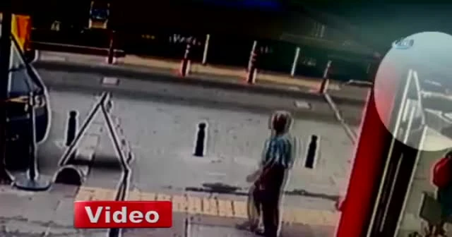 Tramvayın kadına çarptığı anlar kamerada