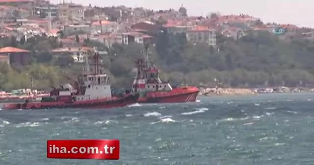 Türk Akımı boru hattı inşaatına boruları indiren şantiye gemisi İstanbul Boğazı’ndan geçti