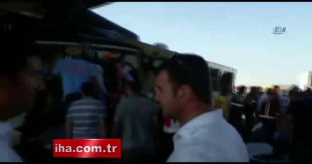 Yolcu otobüsü köprü ayağına çarptı! Ölü ve yaralılar var...