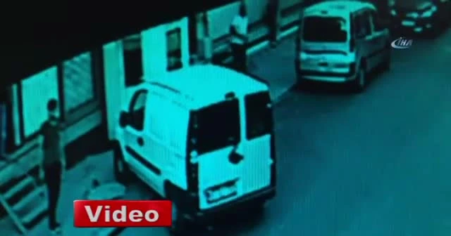 Bağcılar’da silahlı saldırı kamerada