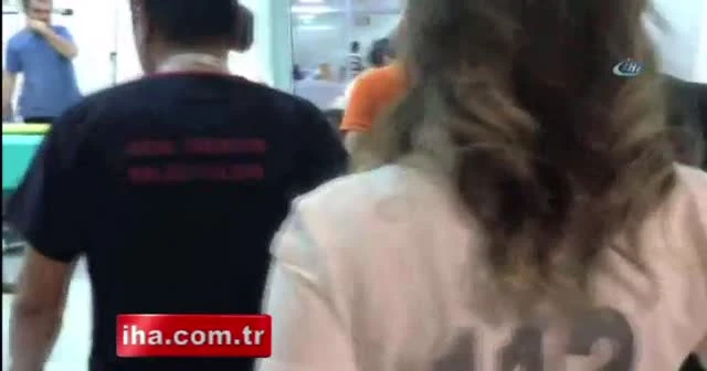 Sırtına saplanan demirle hastaneye götürüldü