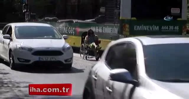 Tekerlekli sandalyeyle tehlikeli yolculuk